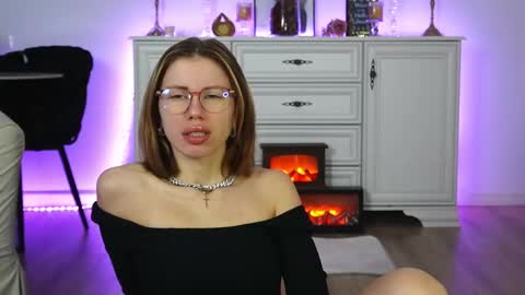 Snapshot of aelia_anara chatting on October 16, 2025, 4:35 am Aelia online show from October 16, 2025, 4:35 am