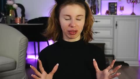 Snapshot of aelia_anara chatting on November 2, 2025, 3:53 am Aelia online show from November 2, 2025, 3:53 am