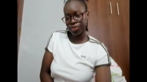 Snapshot of afro_pop chatting on December 6, 2024, 9:43 am Leah online show from December 6, 2024, 9:43 am