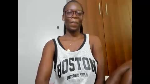 Snapshot of afro_pop chatting on February 10, 2025, 4:52 am Leah online show from February 10, 2025, 4:52 am