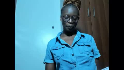 Snapshot of afro_pop chatting on February 15, 2025, 3:31 am Leah online show from February 15, 2025, 3:31 am