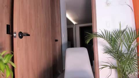 Snapshot of afroditaroy chatting on September 29, 2025, 11:42 pm AfroditaRoy online show from September 29, 2025, 11:42 pm