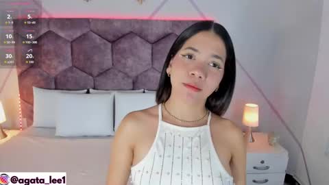 agataa_lee online show from September 17, 2025, 3:52 am