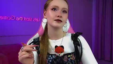AgataFoxley online show from June 20, 2026, 6:33 pm