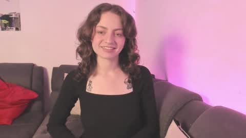 Camila     2 online show from October 9, 2025, 11:58 pm