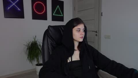 Agelina Lilly Laura online show from January 27, 2025, 8:29 am