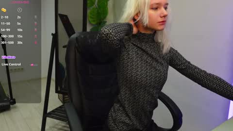 Snapshot of agelina_summer chatting on January 17, 2026, 6:40 am Agelina Lilly Laura online show from January 17, 2026, 6:40 am