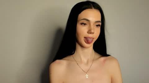 agness_leas online show from March 18, 2026, 5:05 pm