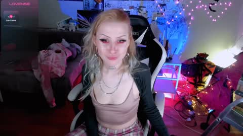 Snapshot of agonygirlxxx chatting on February 7, 2025, 10:30 pm Evexxxx EX KKKRARE online show from February 7, 2025, 10:30 pm