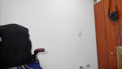 Snapshot of aguslover chatting on February 22, 2026, 4:27 pm Agustin online show from February 22, 2026, 4:27 pm