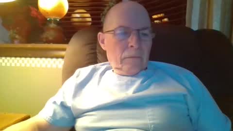 aguynrkfrd online show from December 3, 2024, 10:28 am