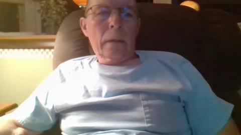 aguynrkfrd online show from September 30, 2025, 9:58 am