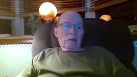 aguynrkfrd online show from October 4, 2025, 9:40 am