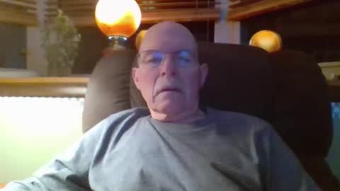 aguynrkfrd online show from December 18, 2025, 10:10 am