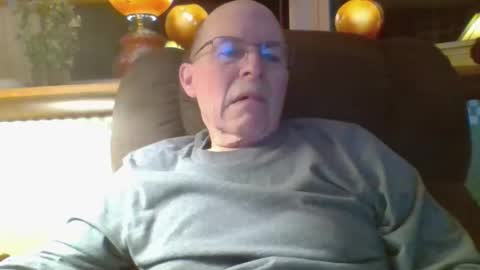 aguynrkfrd online show from February 13, 2026, 10:22 am