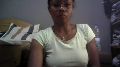 Snapshot of aicha_boobs chatting on October 1, 2025, 4:02 pm Aicha boobs online show from October 1, 2025, 4:02 pm