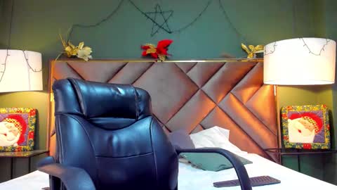 aiden_royce online show from December 23, 2025, 5:05 am