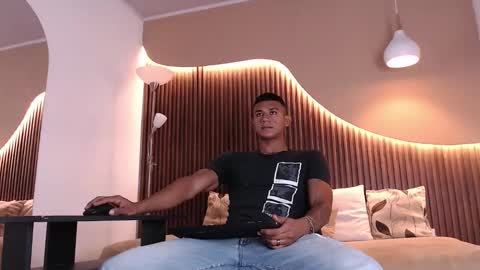 Snapshot of aiden_steel chatting on November 12, 2025, 2:17 pm Aiden online show from November 12, 2025, 2:17 pm