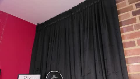 Ailyn online show from March 21, 2026, 1:43 am