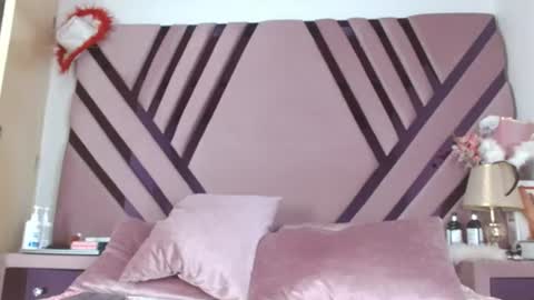 aiilynsmiith online show from July 7, 2026, 5:32 am