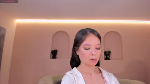  AILEEN VEGA  online show from December 22, 2024, 4:38 pm