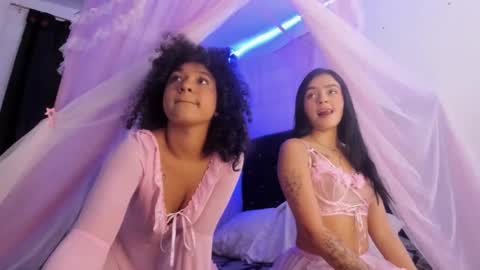 ailen and aria online show from October 12, 2025, 3:22 pm