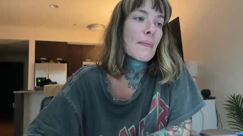 Snapshot of airgeadx chatting on October 13, 2025, 5:02 pm Airgead online show from October 13, 2025, 5:02 pm