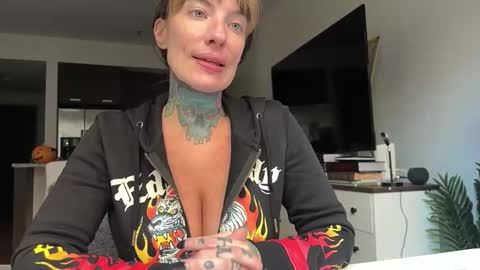 Snapshot of airgeadx chatting on October 25, 2025, 3:29 pm Airgead online show from October 25, 2025, 3:29 pm