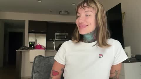 Snapshot of airgeadx chatting on November 8, 2025, 3:01 pm Airgead online show from November 8, 2025, 3:01 pm