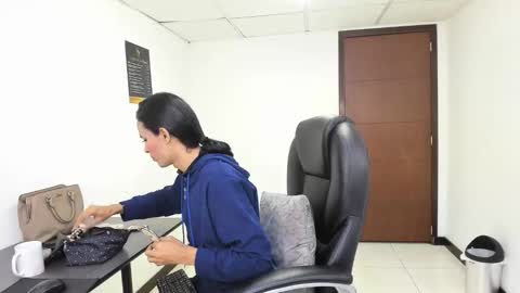 Aisha online show from March 30, 2026, 3:51 am