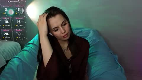 Aisha online show from September 12, 2025, 3:23 pm