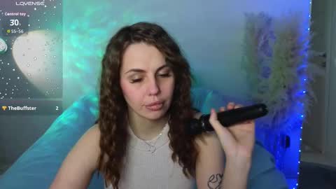 Aisha online show from October 22, 2025, 3:23 pm