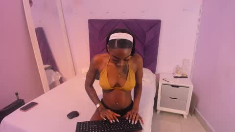 aishalehmann online show from October 7, 2025, 11:40 am