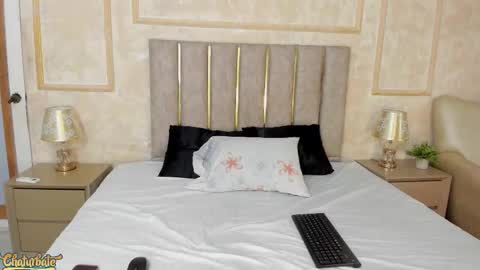 aishalehmann online show from October 16, 2025, 11:33 am