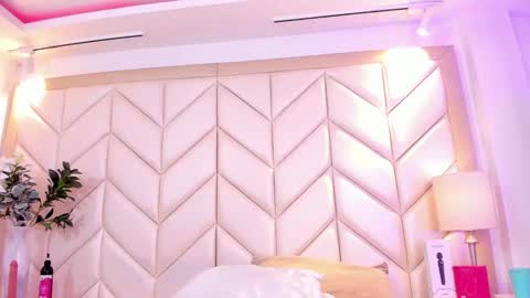 AishaValcazar online show from April 9, 2026, 6:19 am