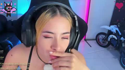 Snapshot of aishelyng20 chatting on October 24, 2025, 6:43 am aishelyng20 online show from October 24, 2025, 6:43 am