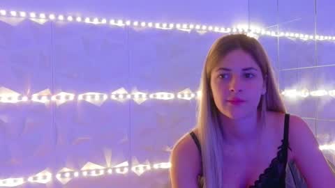 Aisha online show from September 25, 2025, 5:11 am