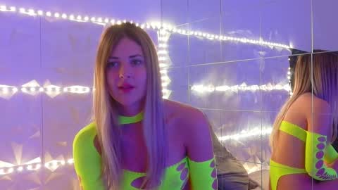 Aisha online show from October 15, 2025, 5:07 am