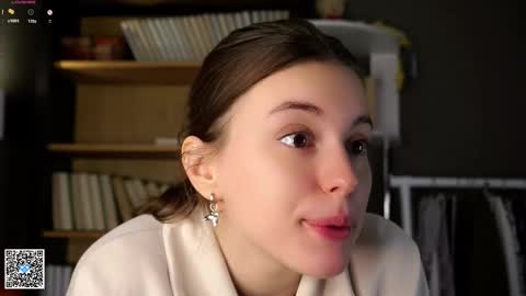 Snapshot of aislyfarran chatting on October 16, 2025, 1:17 am Aliza online show from October 16, 2025, 1:17 am