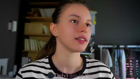 Snapshot of aislyfarran chatting on November 26, 2025, 1:39 am Aliza online show from November 26, 2025, 1:39 am