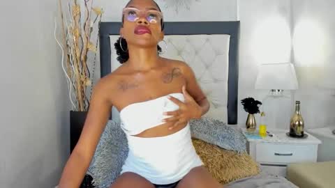 Aitana  online show from November 7, 2025, 7:58 pm