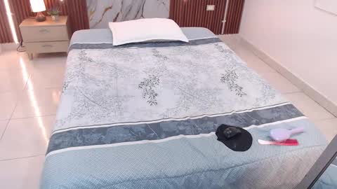 Snapshot of aixa_shaw chatting on October 27, 2025, 12:20 pm AIXA online show from October 27, 2025, 12:20 pm