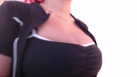 Snapshot of aixa_shaw chatting on November 11, 2025, 1:11 pm AIXA online show from November 11, 2025, 1:11 pm