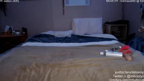 Snapshot of akabutt chatting on February 22, 2025, 2:39 am Alec online show from February 22, 2025, 2:39 am