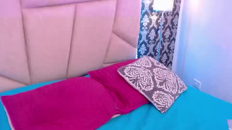 Snapshot of akane_uwu chatting on January 7, 2025, 3:23 pm A K A N E U W U online show from January 7, 2025, 3:23 pm