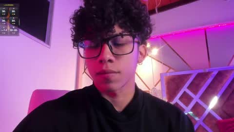 akazaboy online show from April 16, 2026, 5:52 am