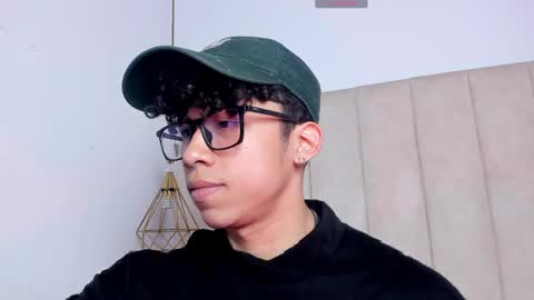 akazaboy online show from April 17, 2026, 8:23 pm