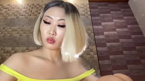 Akemi online show from September 25, 2025, 7:39 pm