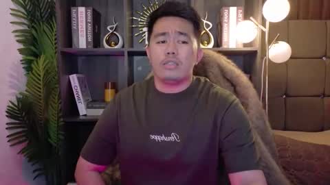 Snapshot of akihiro_morningstar chatting on December 19, 2025, 6:37 pm Dave online show from December 19, 2025, 6:37 pm