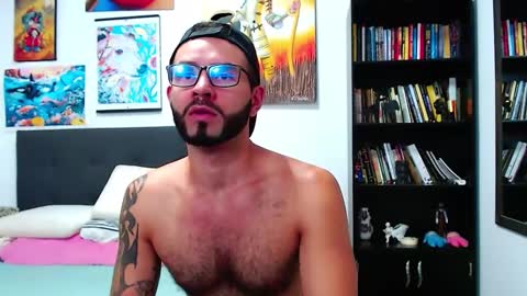 Snapshot of akiles_r chatting on January 20, 2025, 11:32 pm akiles online show from January 20, 2025, 11:32 pm